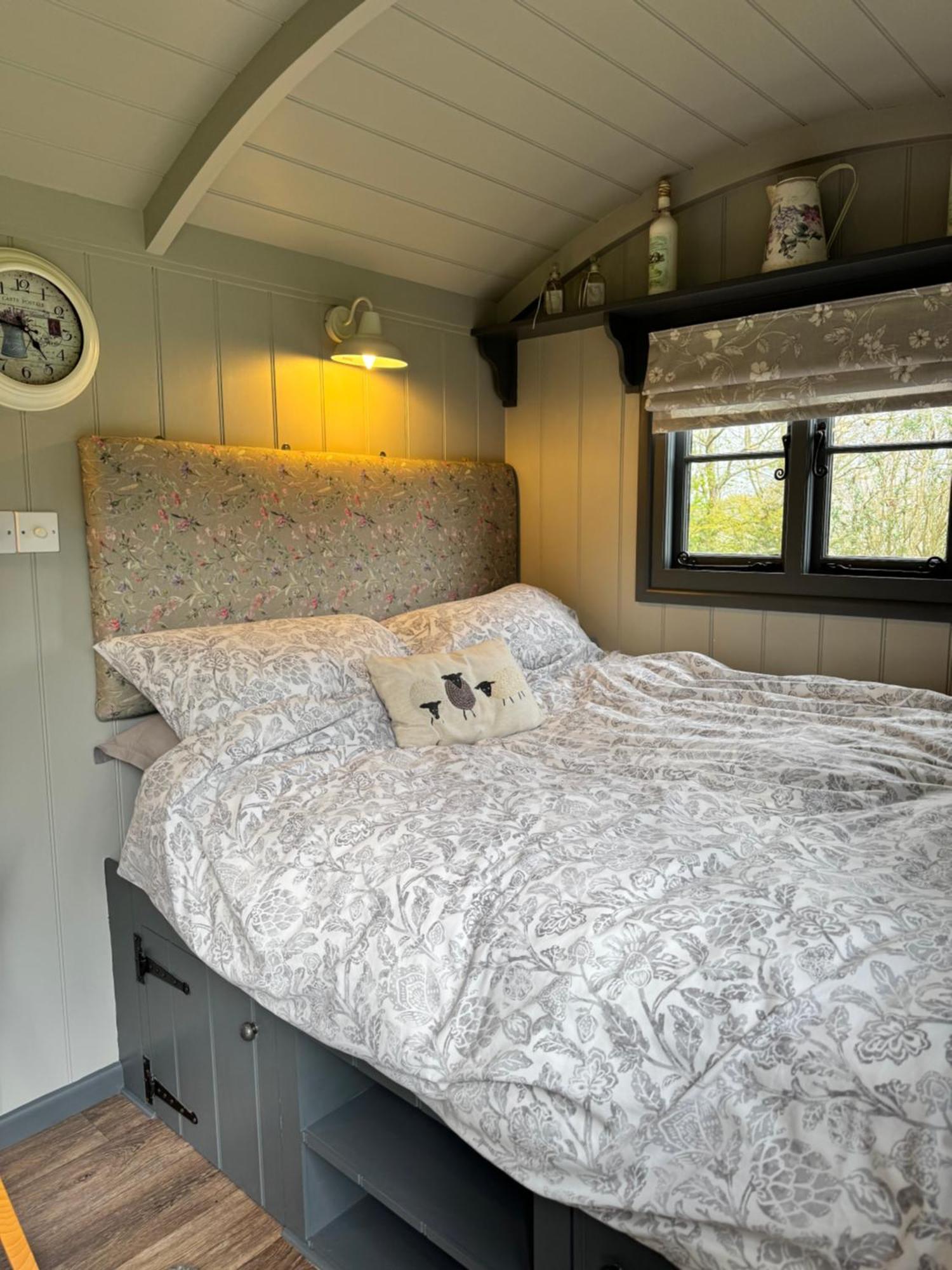 Greatwood Shepherds Hut Battle Ngoại thất bức ảnh